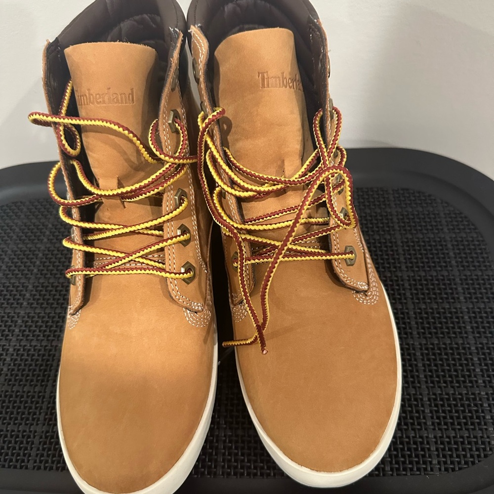 Timberland women’s  Brown Lace-Up Boots